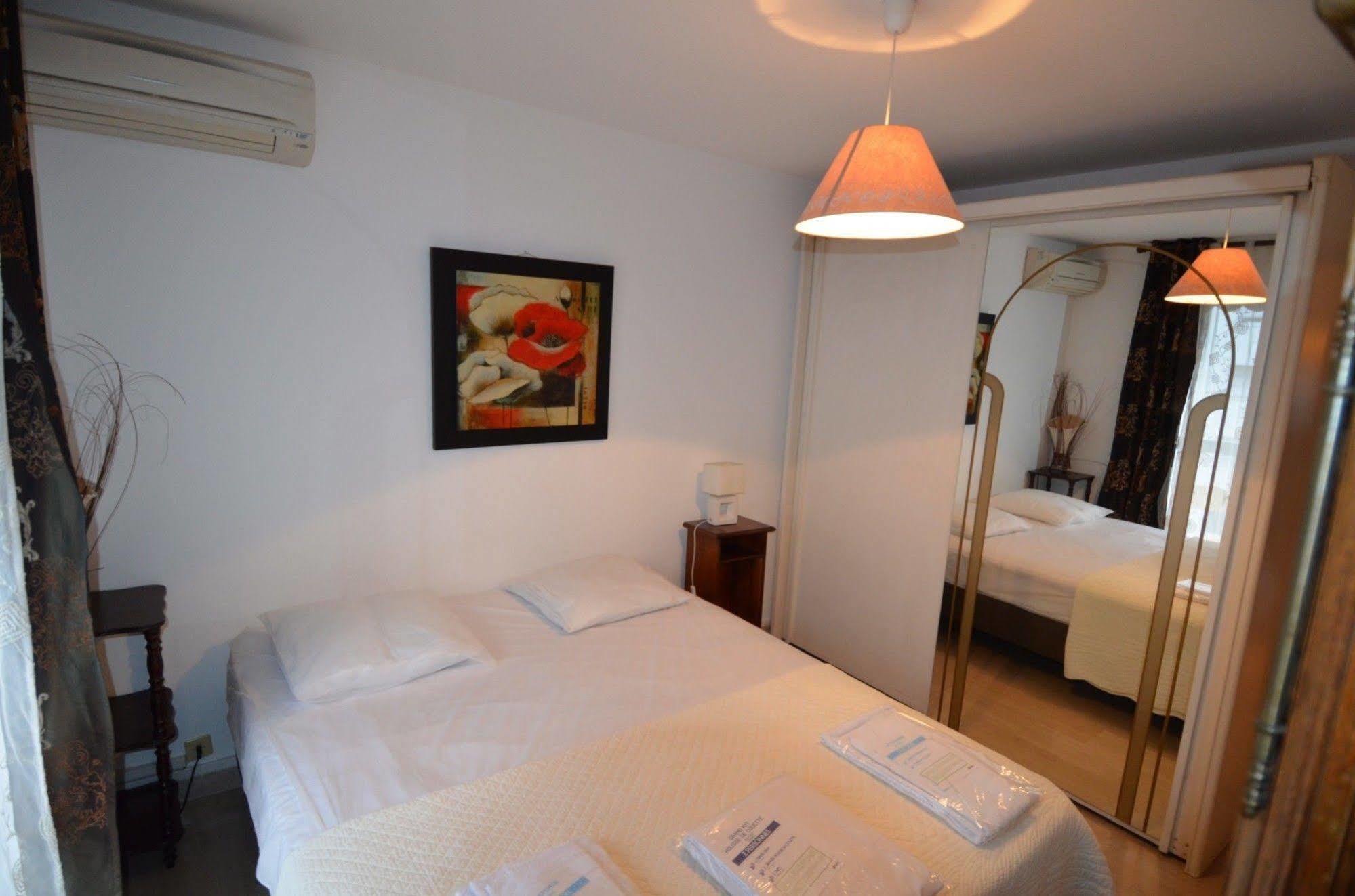 Appartement 6 Personnes Avec Terrasse Le Port Νίκαια Εξωτερικό φωτογραφία